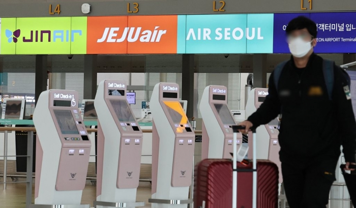 Korean　low-cost　carriers'　desks　at　the　Incheon　International　Airport