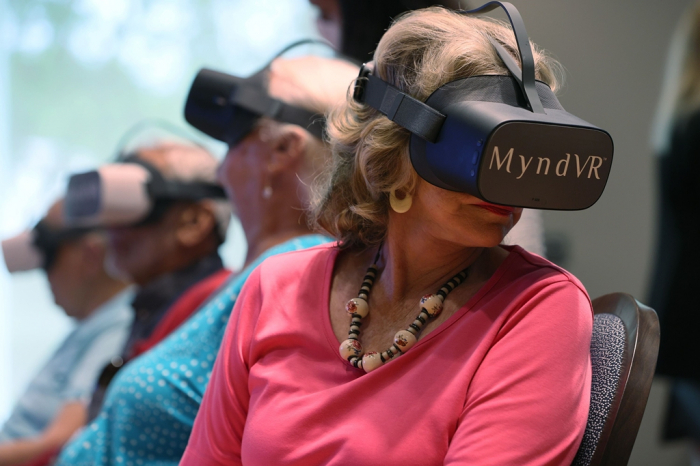 Virtual　reality　headsets