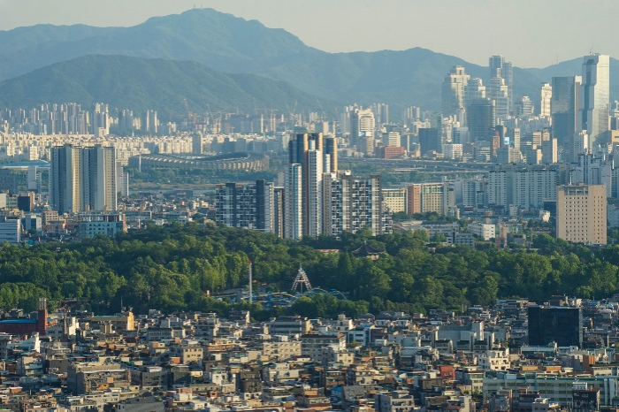 Apartments　in　Seoul　(Courtesy　of　Getty　Images)