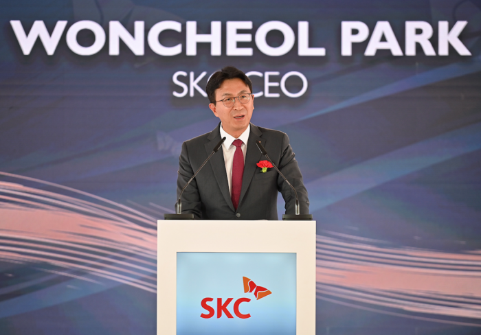 SKC　CEO　Park　Won-cheol　speaks　at　a　groundbreaking　ceremony　for　its　copper　foil　plant　in　Poland