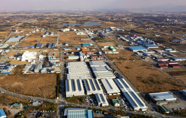 Doosan Corp. starts building flexible copper-clad layer plant