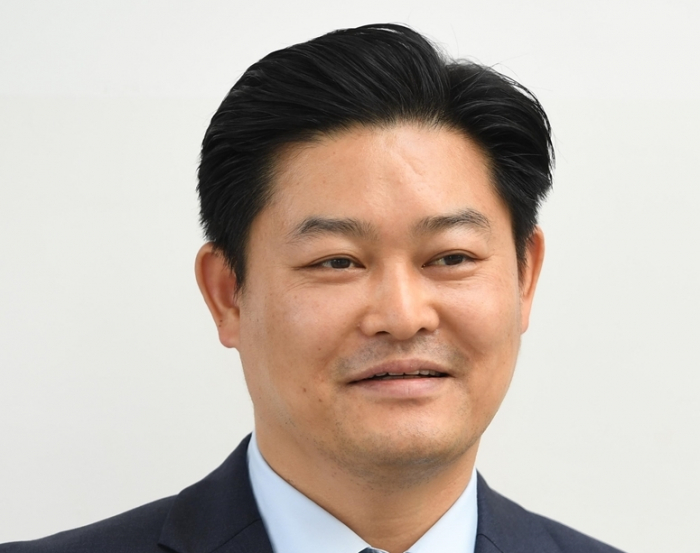 Keon-Ho　Lee,　a　Korea　Economic　Daily　editorial　writer
