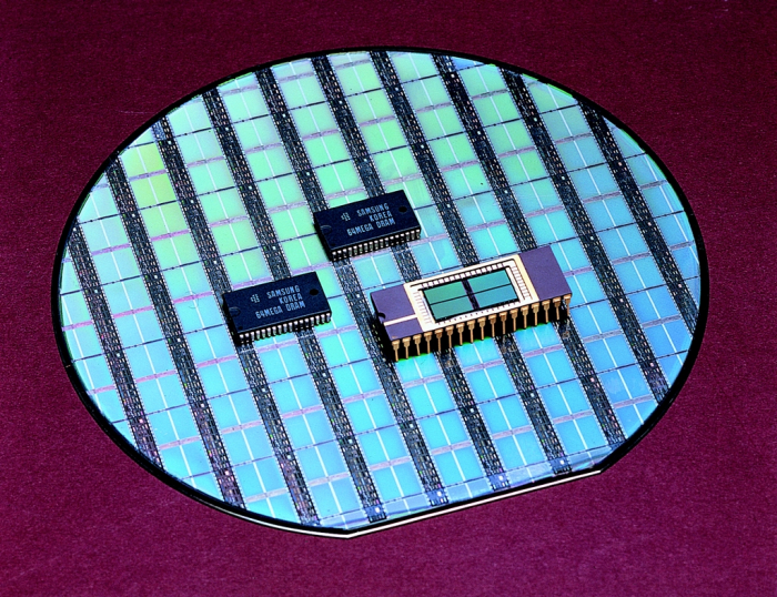 DRAM　chips　on　a　wafer