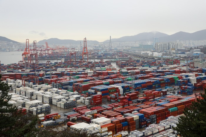 S.Korean　companies　expect　exports　to　decline　in　1%　range　this　year