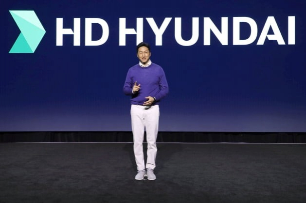 HD　Hyundai　CEO　Chung　Ki-sun　speaks　at　a　press　conference　on　Jan.　4,　the　day　before　the　opening　of　CES　2023　(Courtesy　of　Yonhap　News)