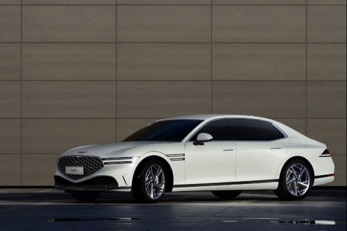 Genesis'　full-size　luxury　sedan　G90　(Courtesy　of　Hyundai　Motor　Group)