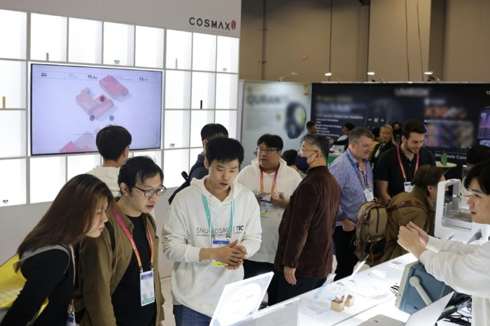 Cosmax shows off advanced beauty tech at CES with Seoul Nat'l Univ.