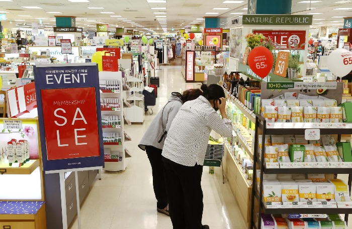 South　Korean　cosmetics　shares　have　been　rising　since　the　start　of　this　year,　along　with　the　Kospi　index