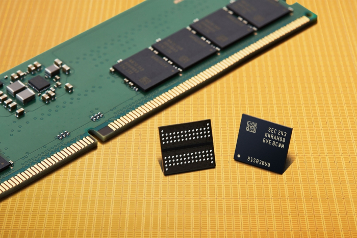 Samsung's　DDR5　DRAM　chips　made　with　a　12-nanometer　process　node