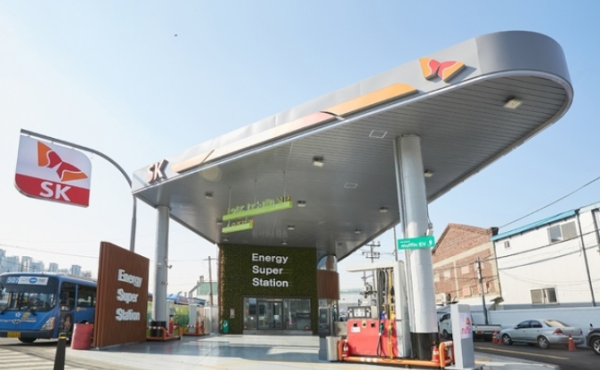 SK　Bakmi　Gas　Station,　the　first　Energy　Superstation　built　by　SK　Energy　in　Seoul's　southwestern　district　of　Geumcheon.