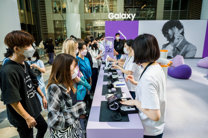 Samsung is expected to launch its flagship Galaxy S23 Ultra smartphone in early February