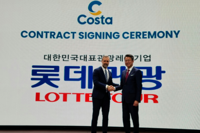Mario　Zanetti,　President　of　Coast　Group　Asia(left)　and　Harry　Baek,　CEO　of　Lotte　Tour