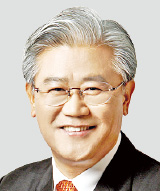 Hwang　Ou　Jin,　an　ex-CEO　of　Prudential　Life　Insurance’s　Korean　arm