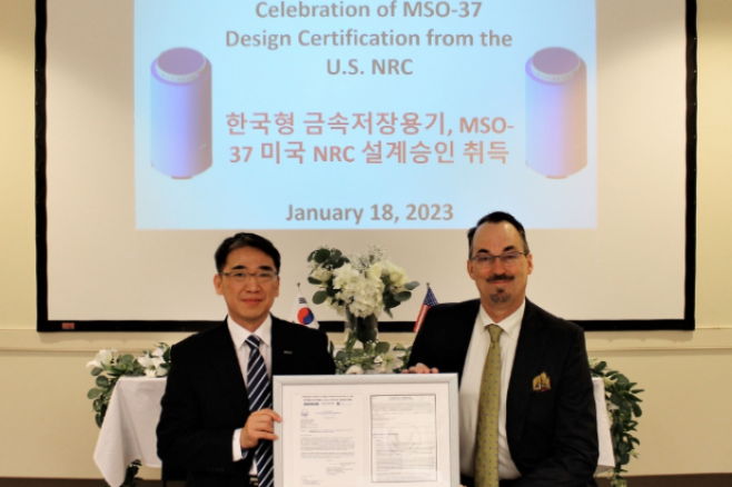Doosan　Enerbility　VP　Cho　Changyeol(left)　and　NAC　President　Kent　Cole