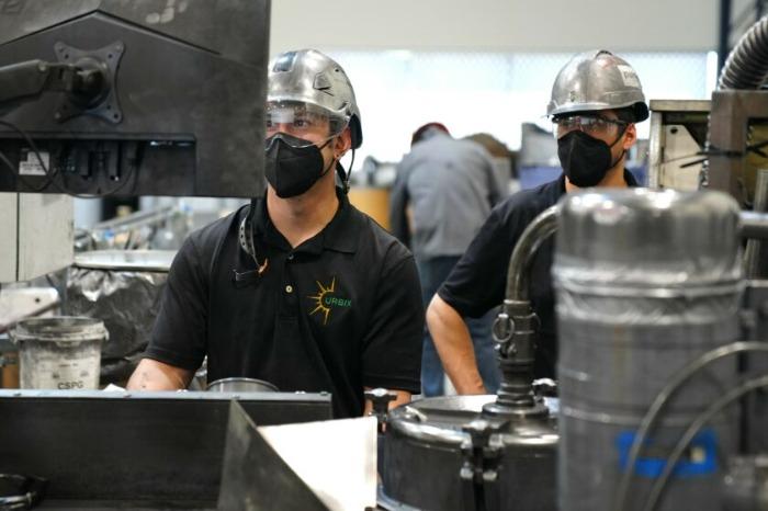 Urbix　employees　monitor　graphite　processing　systems　at　the　company’s　pilot　facility　in　Arizona　(Courtesy　of　SK　On) 