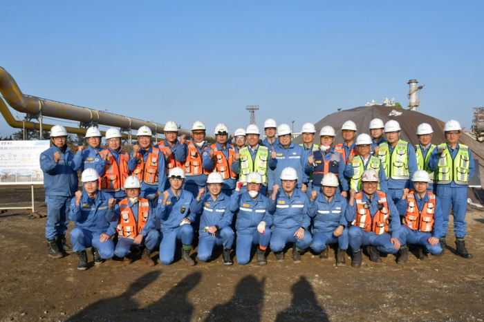 POSCO　employees　at　its　Pohang　plant