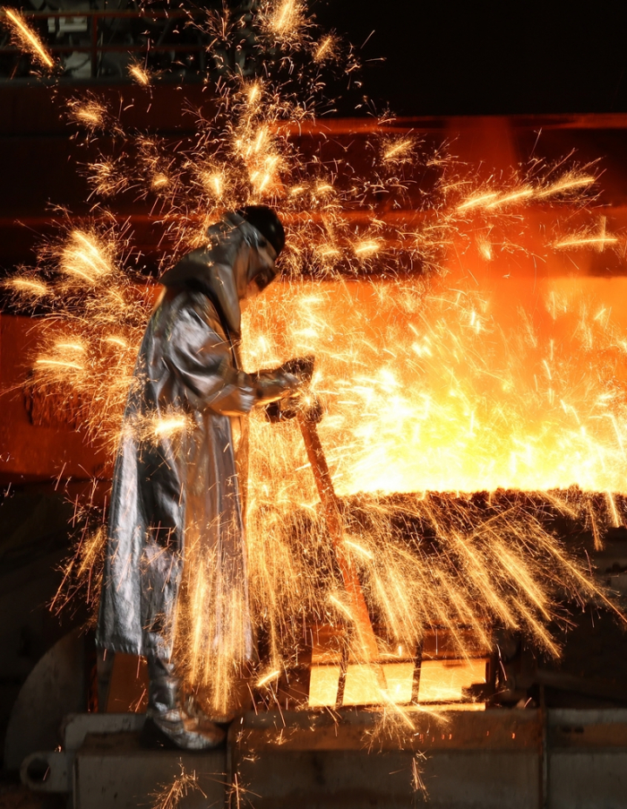 The　No.　3　blast　furnace　at　POSCO’s　Pohang　Steel　Works,　which　was　hit　by　a　typhoon　in　September　2022,　produces　molten　iron　on　Jan.　3,　2023