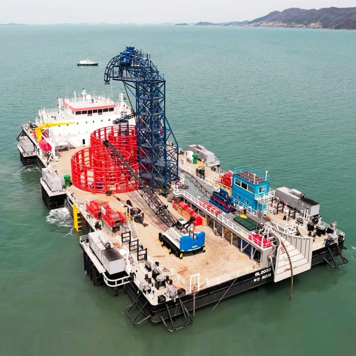  KT　Submarine　is　set　to　buy　a　cable　laying　barge,　as　seen　above,　from　LS　Cable　&　System