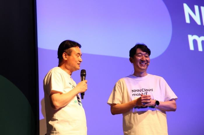 NHN　Cloud's　Co-CEOs　Paik　Do-min　(left)　and　Kim　Dong-hoon 
