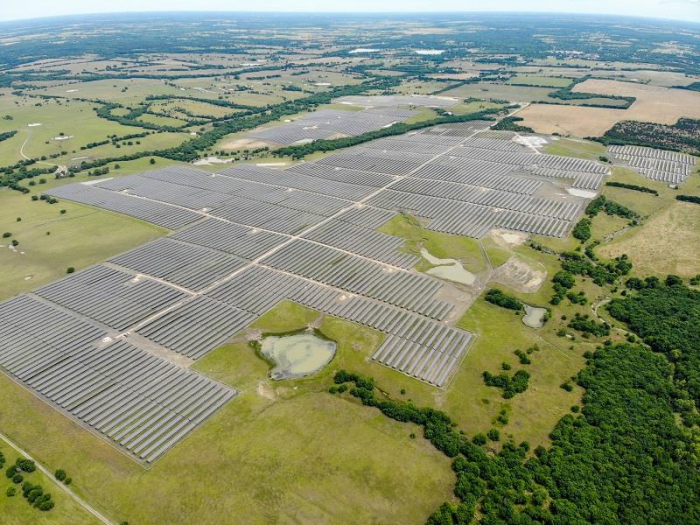 A　solar　power　plant　built　by　Hanwha　Solutions　in　Texas