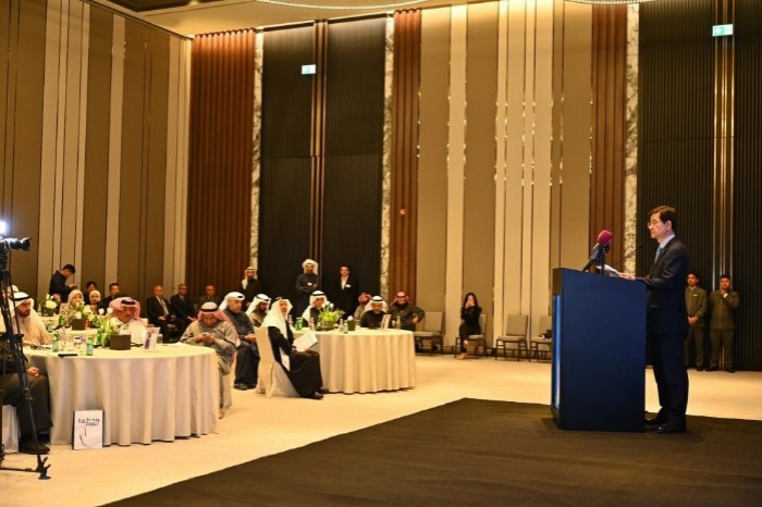 Hoban　Group　Chairman　Kim　Seon-kyu　delivers　a　congratulatory　message　at　the　groundbreaking　ceremony　for　the　Kuwaiti　plant.　(Courtesy　of　Taihan　Cable　&　Solution)