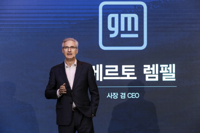 GM Korea CEO Roberto Rempel unveils this year's business plan at a press conference