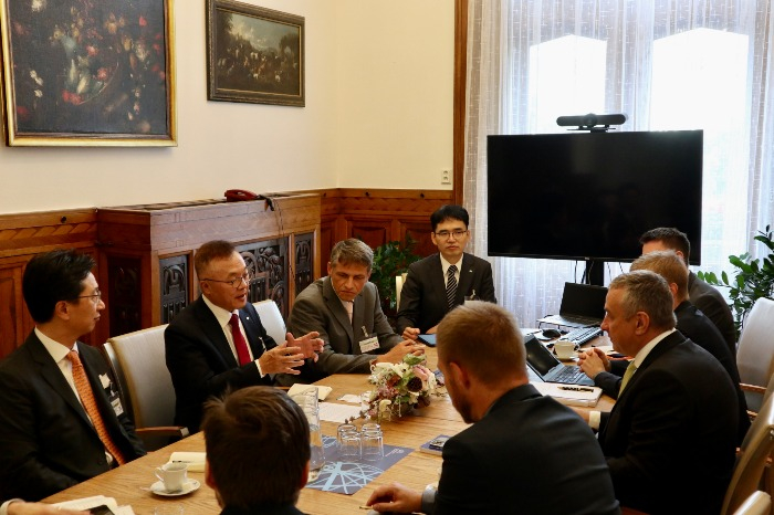 KHNP CEO Whang Joo-ho meets with officials from Czech's Ministry of Industry and Trade in Prague in September 2022