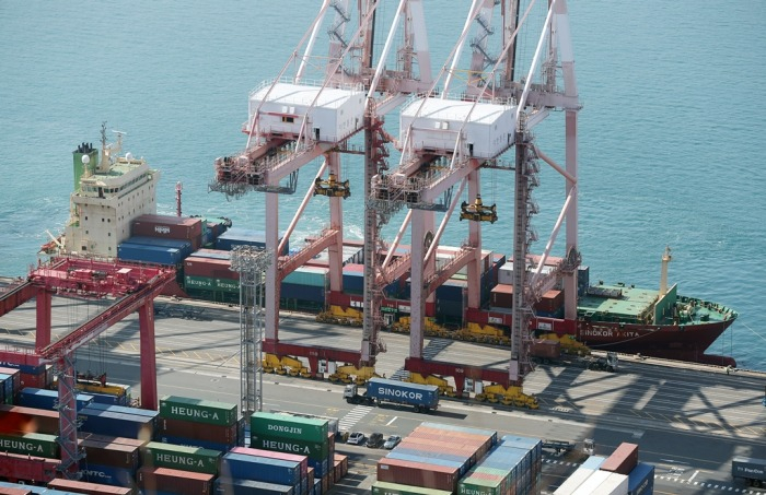 Container　terminals　at　the　Port　of　Busan,　South　Korea　(Courtesy　of　Yonhap)