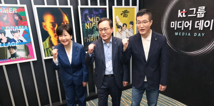 KT　Studio　Genie　CEO　Kim　Chul-yeon　(left)