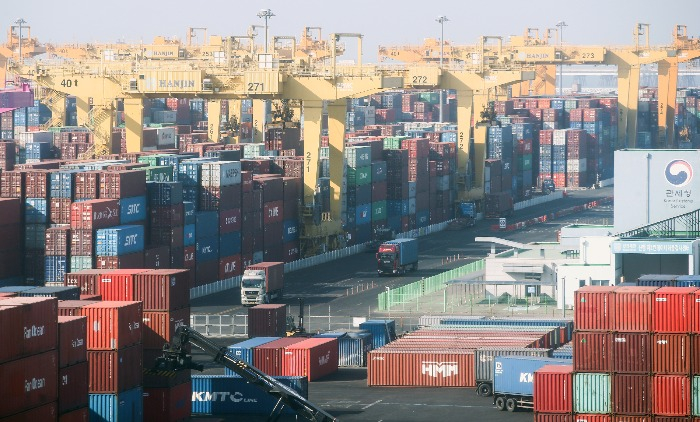 South Korea's current account balance for 2022 plunges 65% from 2021