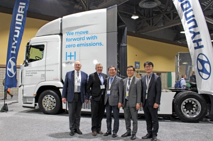 Hyundai　Motor's　booth　at　HFCS　featuring　the　Xcient　hydrogen　truck　.