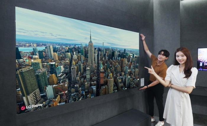 LG　Display's　97-inch　OLED　panel