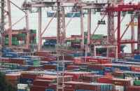 S.Korea’s trade outlook dismal in Feb with stagnant exports 