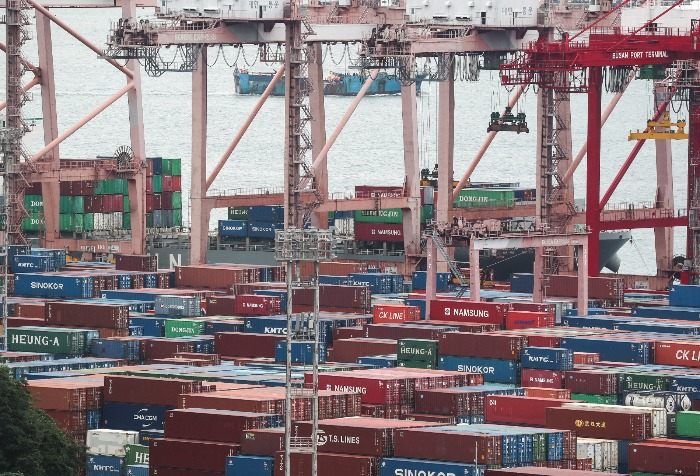 Containers　at　a　South　Korean　port 