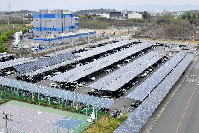Hanwha　Q　Cells　solar　cell　panels