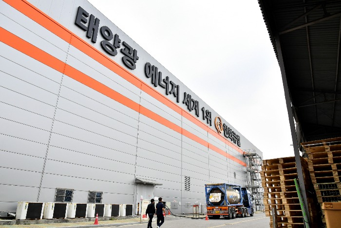 Hanwha　Solutions'　solar　power　unit　Hanwha　Q　Cells'　solar　panel　factory　in　Korea