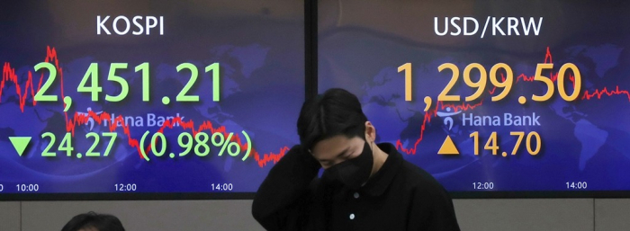 Hana Bank's financial market trading floor in central Seoul on Feb. 17, 2023, as the South Korean won drops to a near two-month low and stocks fall