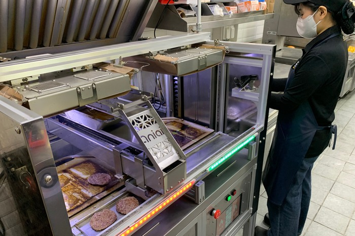 Aniai's patty-cooking robot Alpha Grill (Courtesy of Aniai)