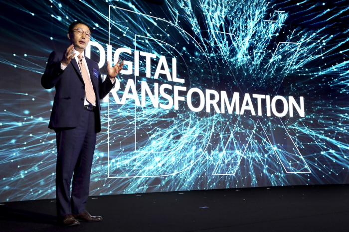 KT CEO Ku speaks at an event celebrating the company’s 20th anniversary of privatization