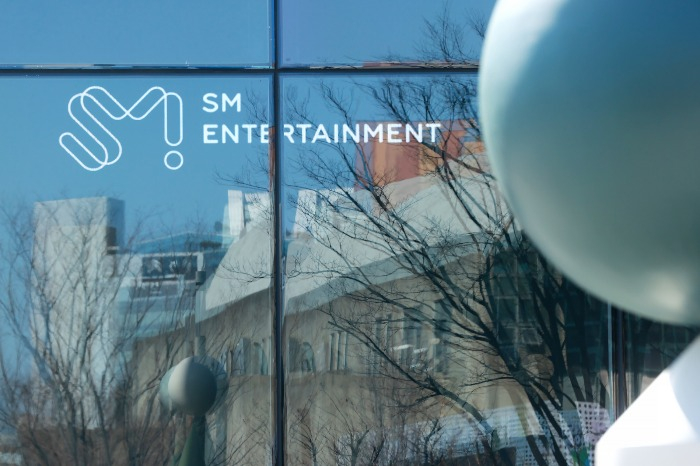 SM　Entertainment's　Q4　2022　operating　profit　soared　70.3%　on-year　to　25.2　billion　won