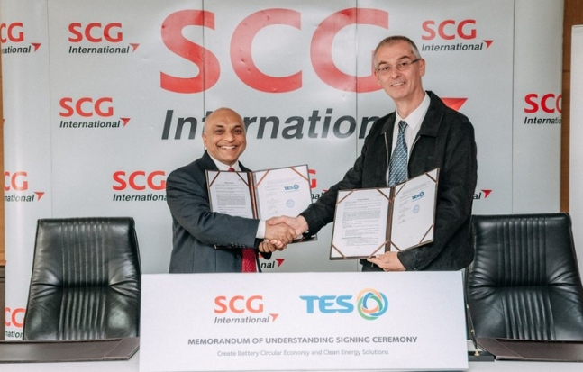 Luc Scholte van Mast, Managing Director of TES Thailand(right) and Abhijit Datta, Managing Director of SCG International (Courtesy of SK Ecoplant)
