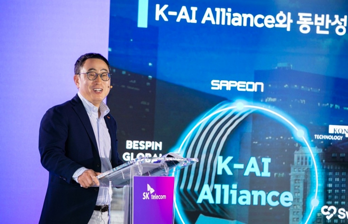SK　Telecom　CEO　Ryu　Young-sang　speaks　at　a　press　conference　on　the　AI　alliance　on　Feb.　26,　2023,　in　Barcelona　(Courtesy　of　SK　Telecom)