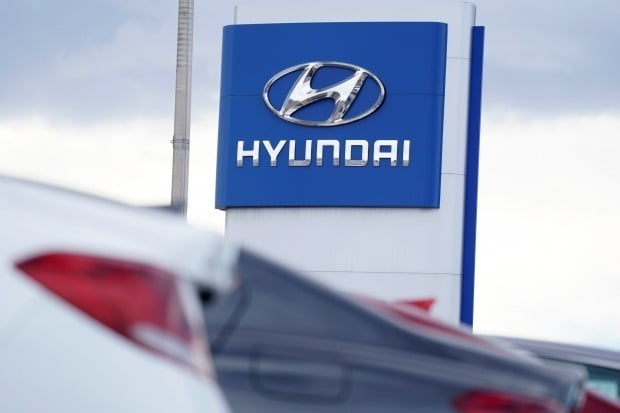 Hyundai　logo
