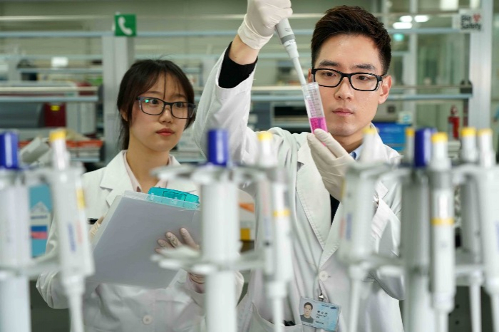 Researchers　of　Samsung　Bioepis(Courtesy　of　Samsung　Bioepis)