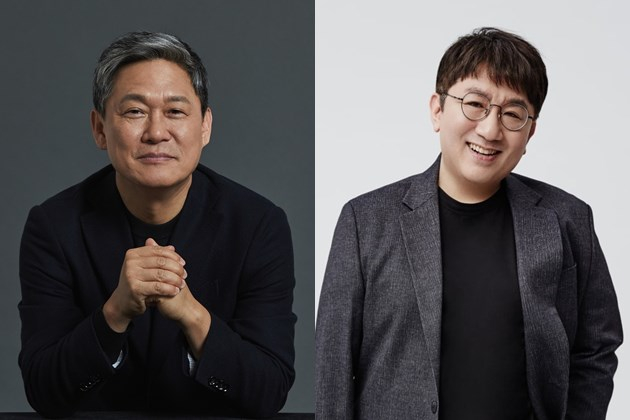 Kakao　Entertainment　CEO　Kim　Sung-soo　(left),　HYBE　Founder　and　Chairman　Bang　Si-hyuk