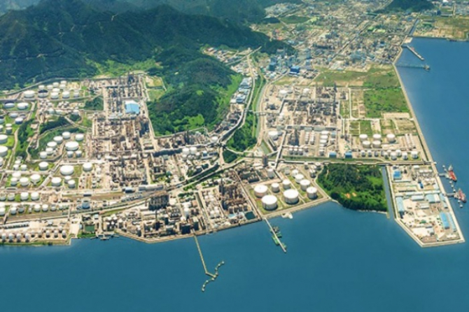 A　bird's-eye　view　of　GS　Caltex's　Yeosu　plant(Courtesy　of　GS　Caltex)