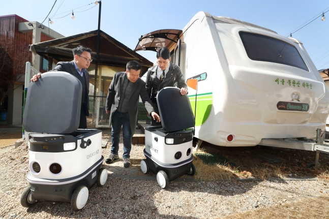KT expands use of self-driving delivery robots to campgrounds