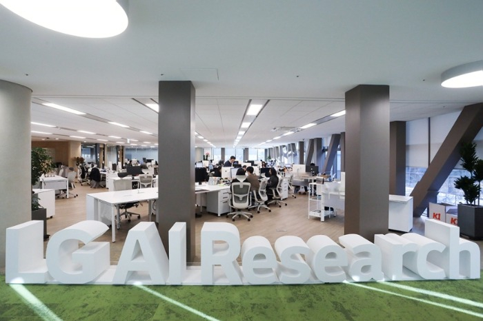 LG　AI　Research　center　(Courtesy　of　LG　AI　Research)