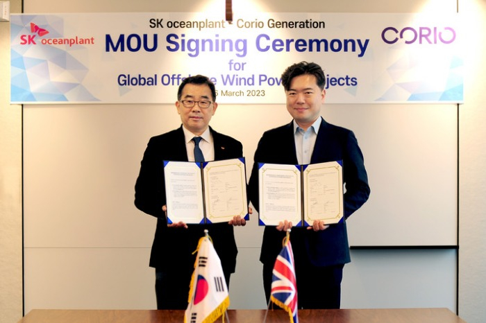 Lee　Seung-chul,　CEO　of　SK　Oceanplant　(left)　and　Choi　Woo-jin,　a　Korean　representative　of　Corio　Generation