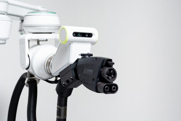 Hyundai's　automatic　EV　charging　robot